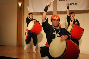 琉球國祭り太鼓の演舞