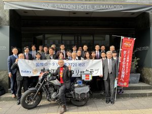 故金正司様とそのバイクを囲んで集合写真